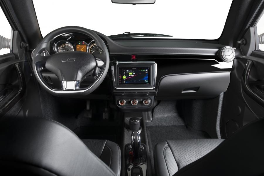 Торпедо Ligier JS 50 L Elegance 2017 года  (фото 3 из 15)